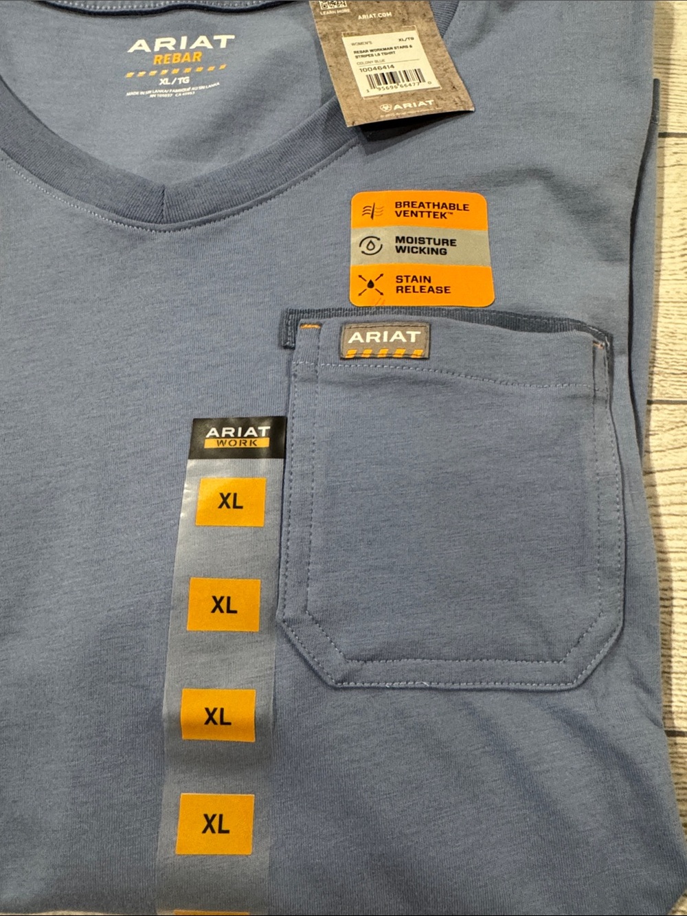 Ariat Rebar Women’s V-Neck Pocket Tee in Dusty Blue - Picture 4 of 5